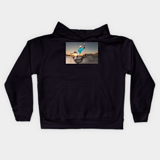 Skateboarder in a concrete pool Kids Hoodie